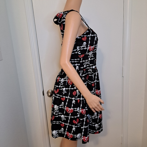 Dead Threads Goth Dress Zipper Broken Heart Skull Barbed Wire Emo Alt Open Back - Picture 4 of 11